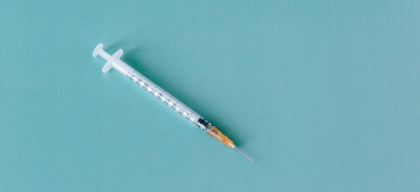 spruta med vaccin
