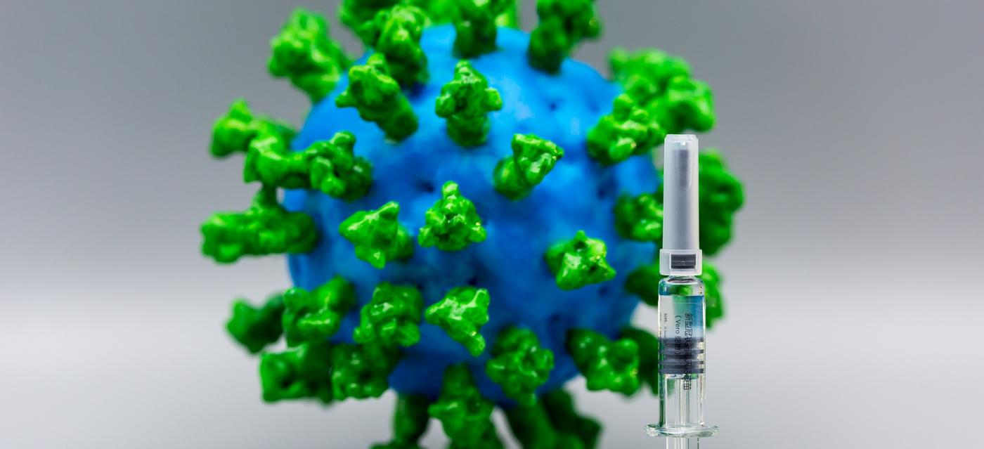 Coronavirus och vaccintionsspruta