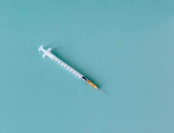 spruta med vaccin